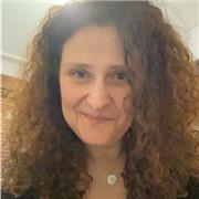 Soy profesora de ciclos formativos y tengo amplia experiencia en tratar con muchos tipos de alumnos diferentes. Con lo que me resulta fácil detectar donde están sus debilidades y sus fortalezas. Al dar clases a adolescentes empatizo con ellos y consigo te